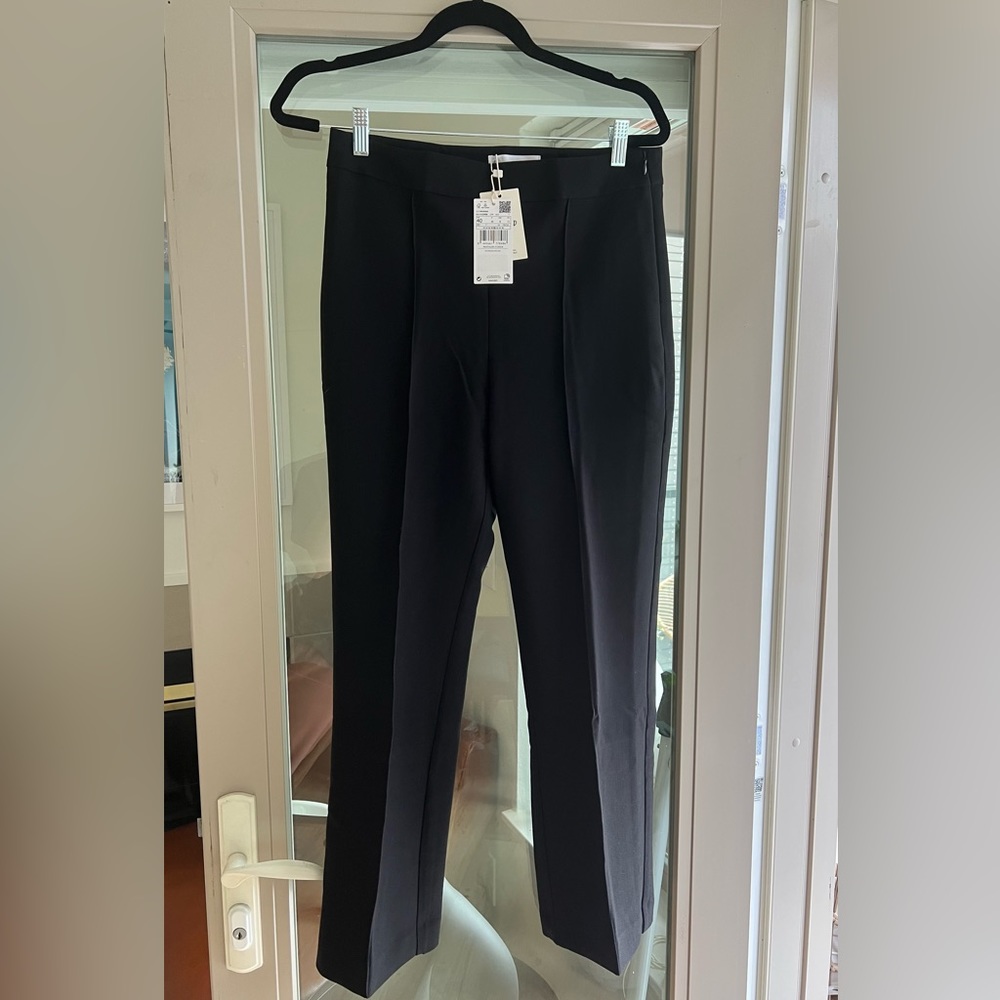 NWT - Mango Cropped Black Pant - Size 8